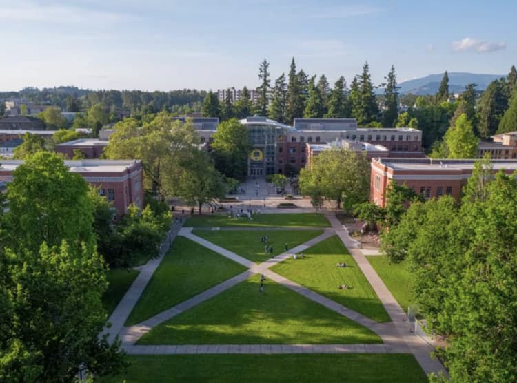 Ducks vs. USC Football Watch Party for Students at Memorial Quadrangle